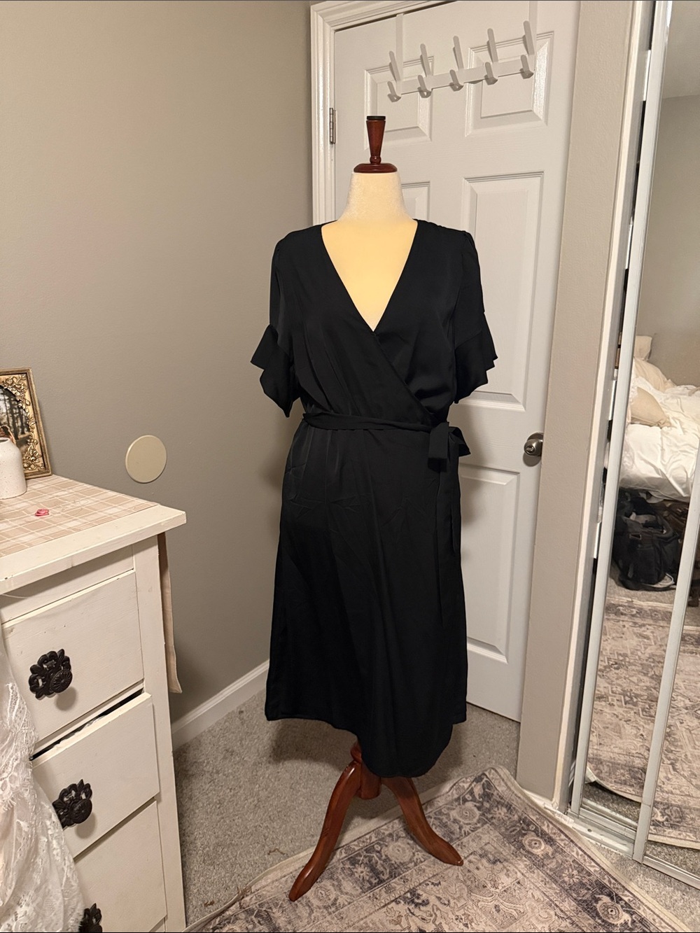 Who What Wear Black Wrap Midi Dress with Tie Waist